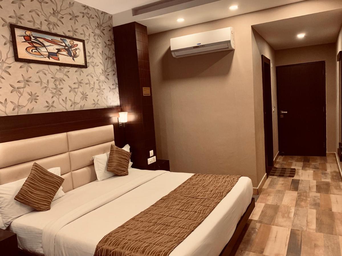 Hotel The Onix Dehradun Eksteriør bilde