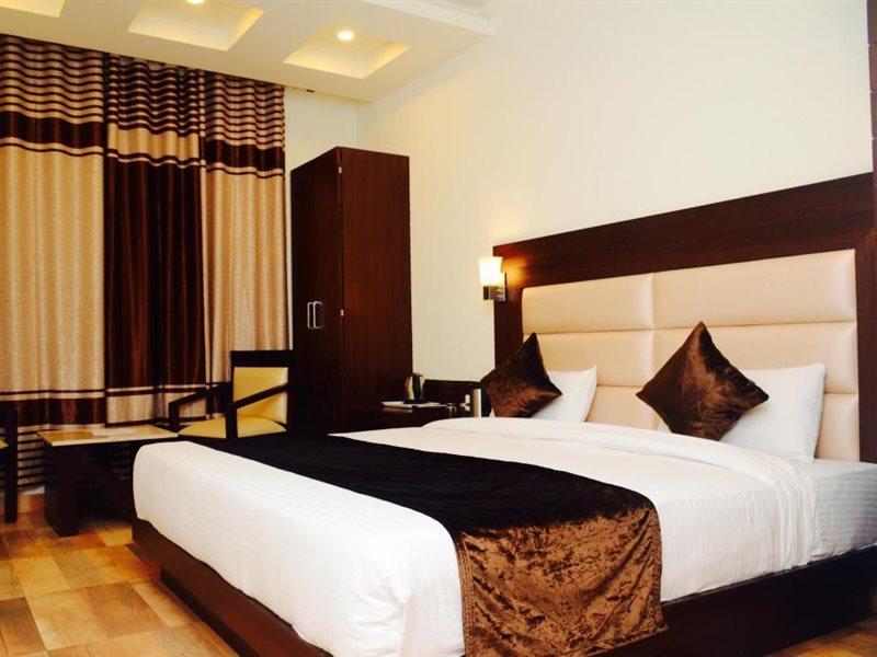 Hotel The Onix Dehradun Eksteriør bilde