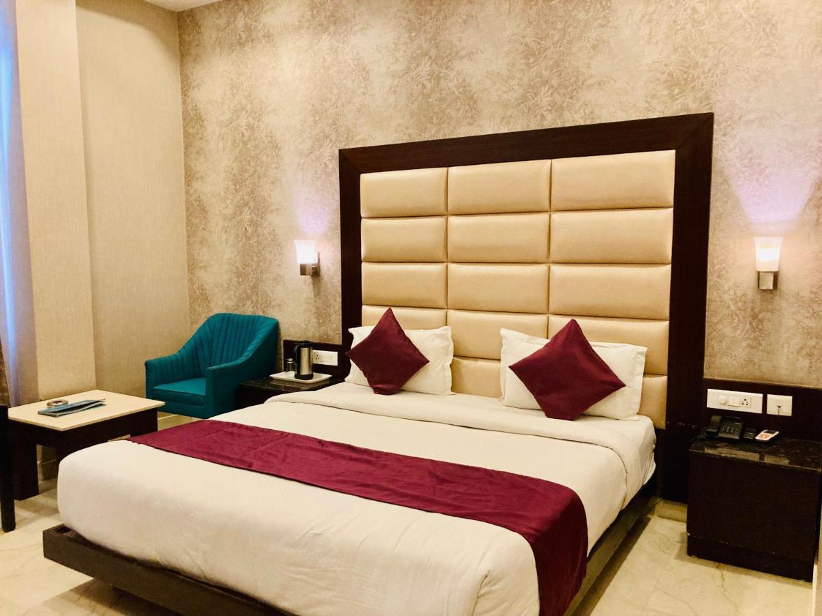 Hotel The Onix Dehradun Eksteriør bilde