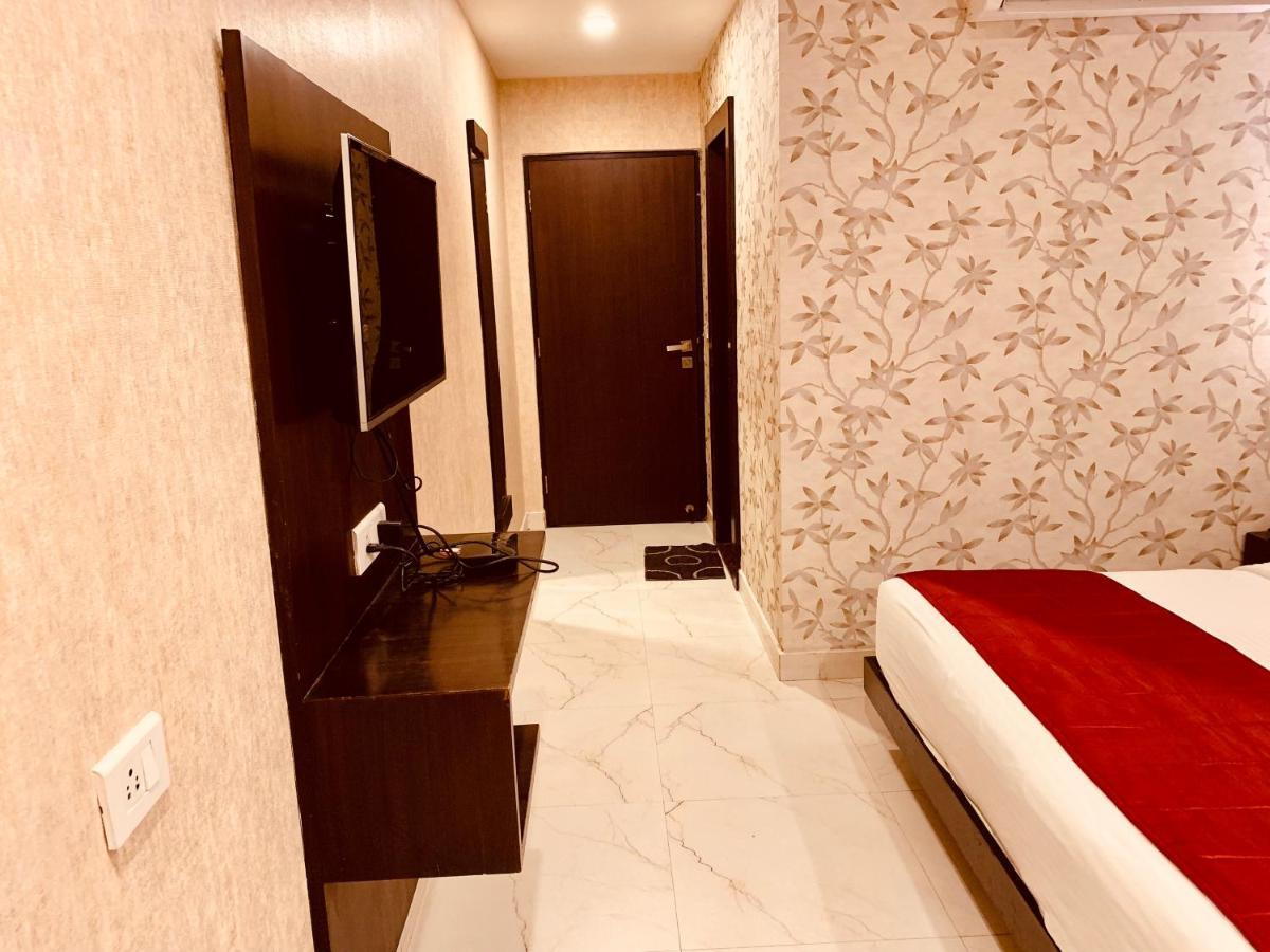 Hotel The Onix Dehradun Eksteriør bilde
