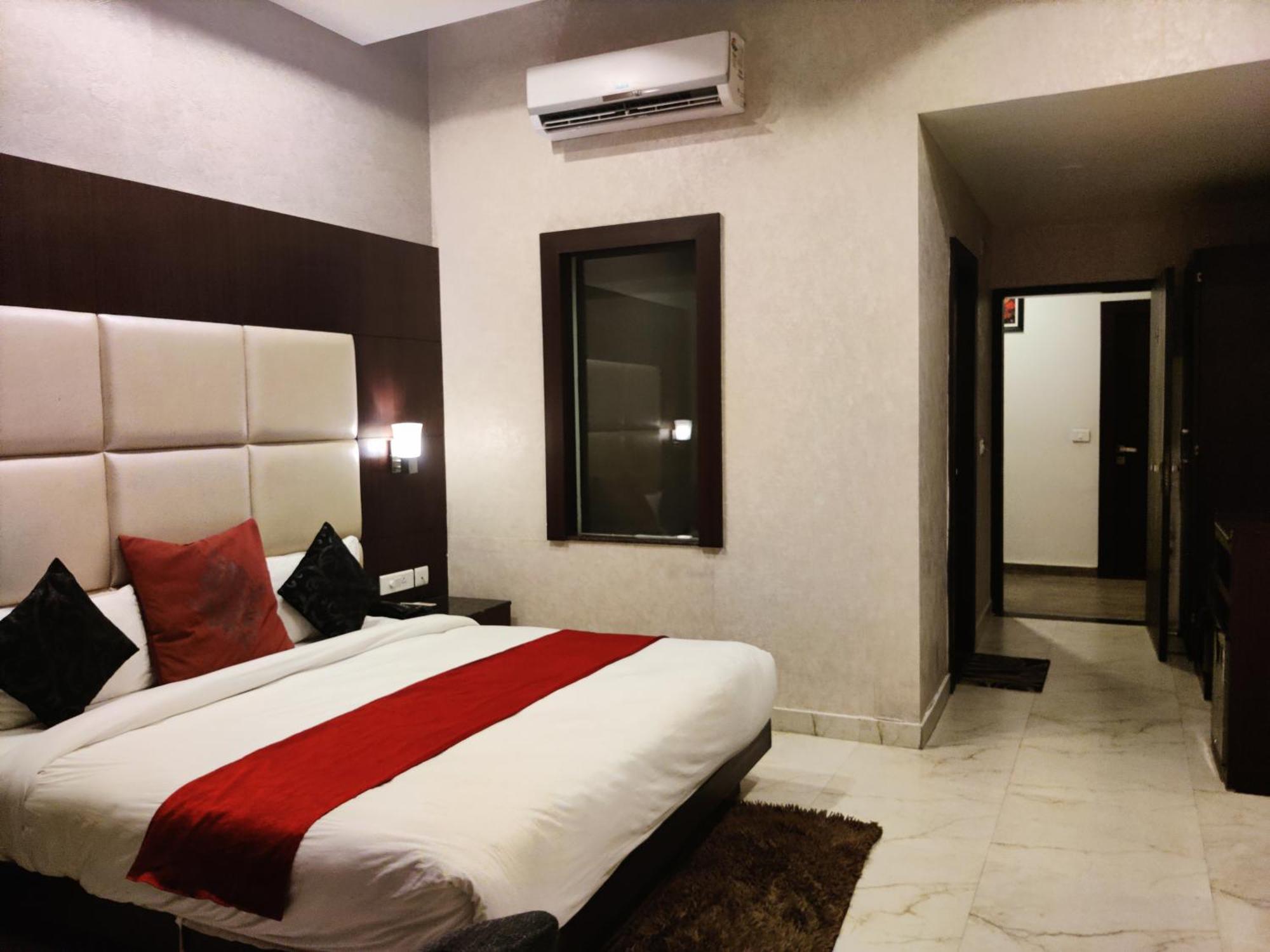 Hotel The Onix Dehradun Eksteriør bilde