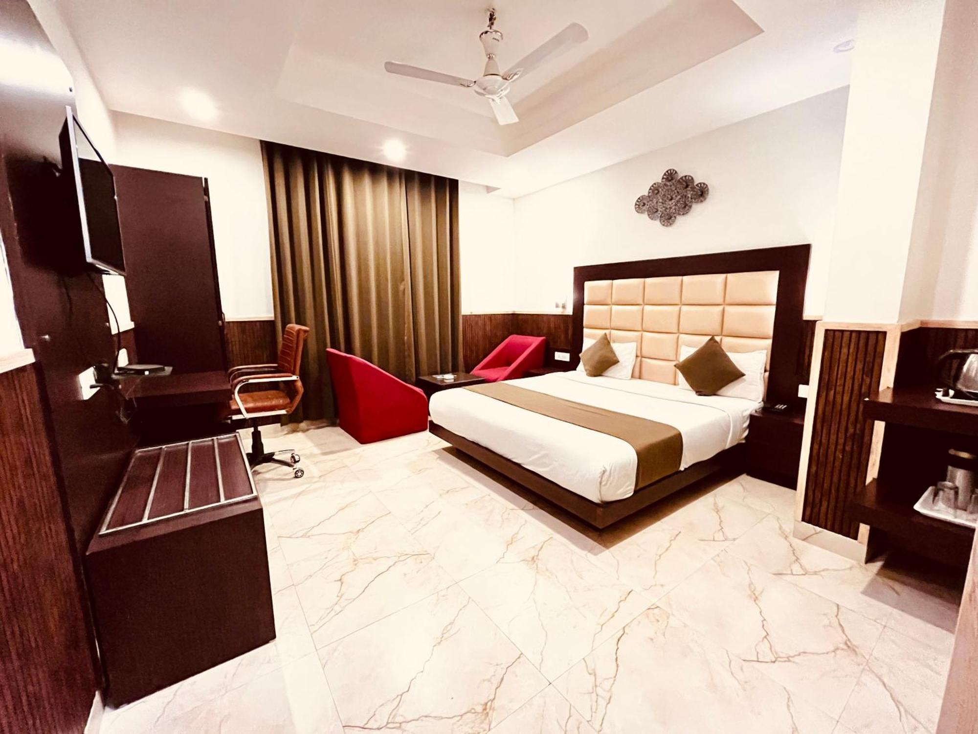 Hotel The Onix Dehradun Eksteriør bilde