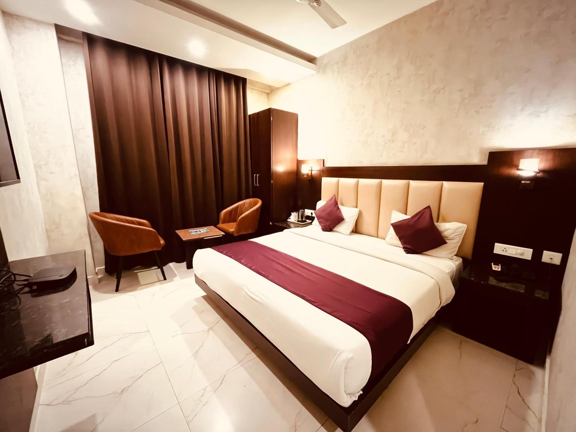 Hotel The Onix Dehradun Eksteriør bilde